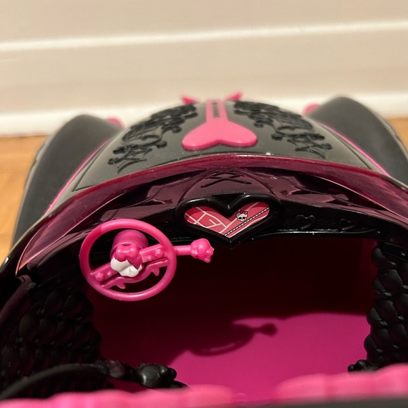 Monster High Sweet 1600 Draculaura’s Roadster (G1) - Picture 4 of 6